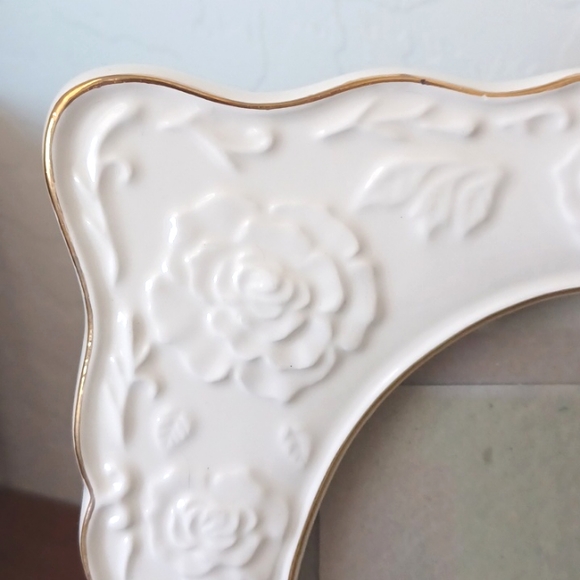 Vintage Creamy White Floral Picture Frame - Picture 2 of 6